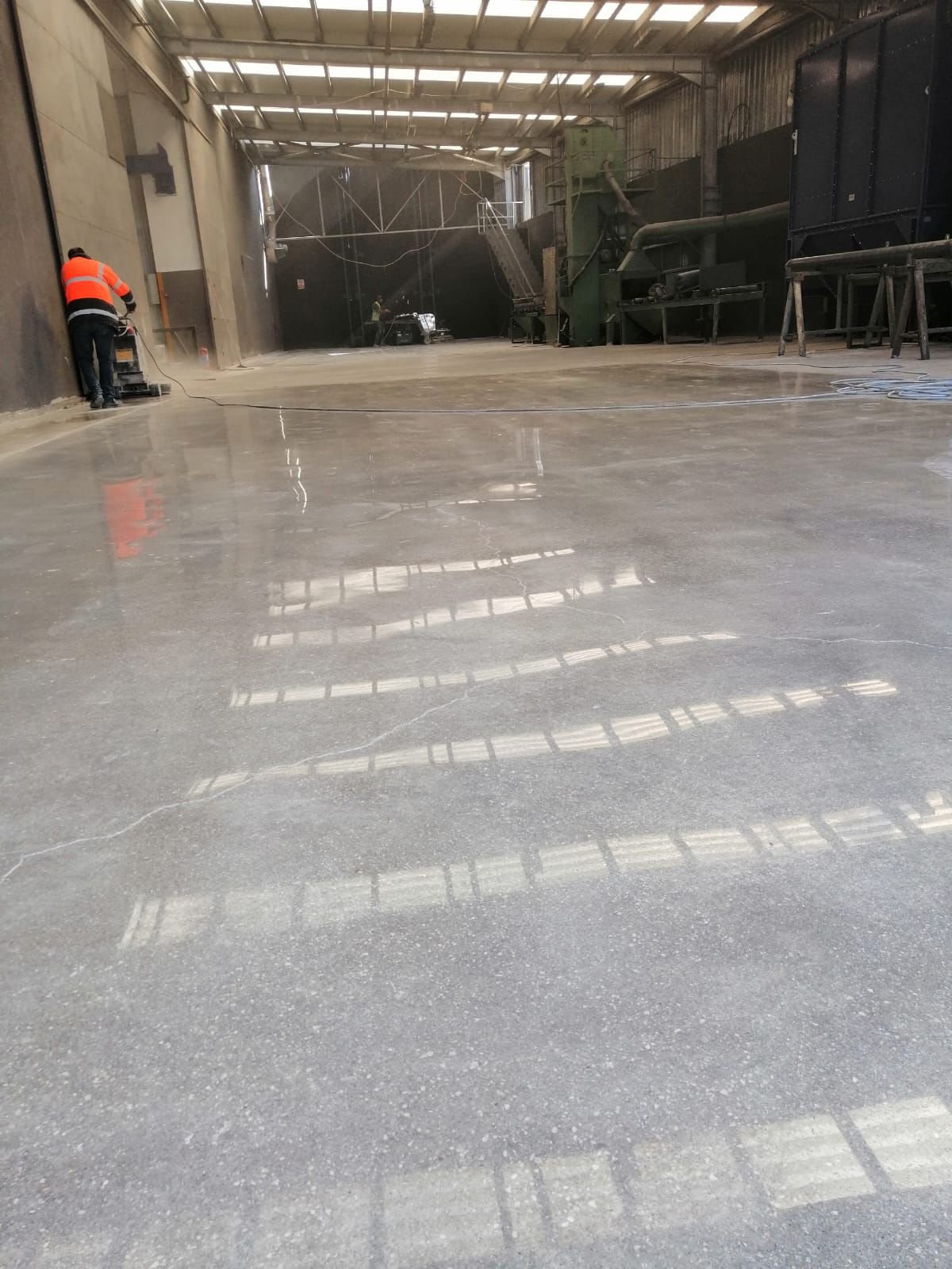 Kiray İnşaat uzman ekibi zemin uygulama projesi planlama toplantısında - 30 yıllık deneyim